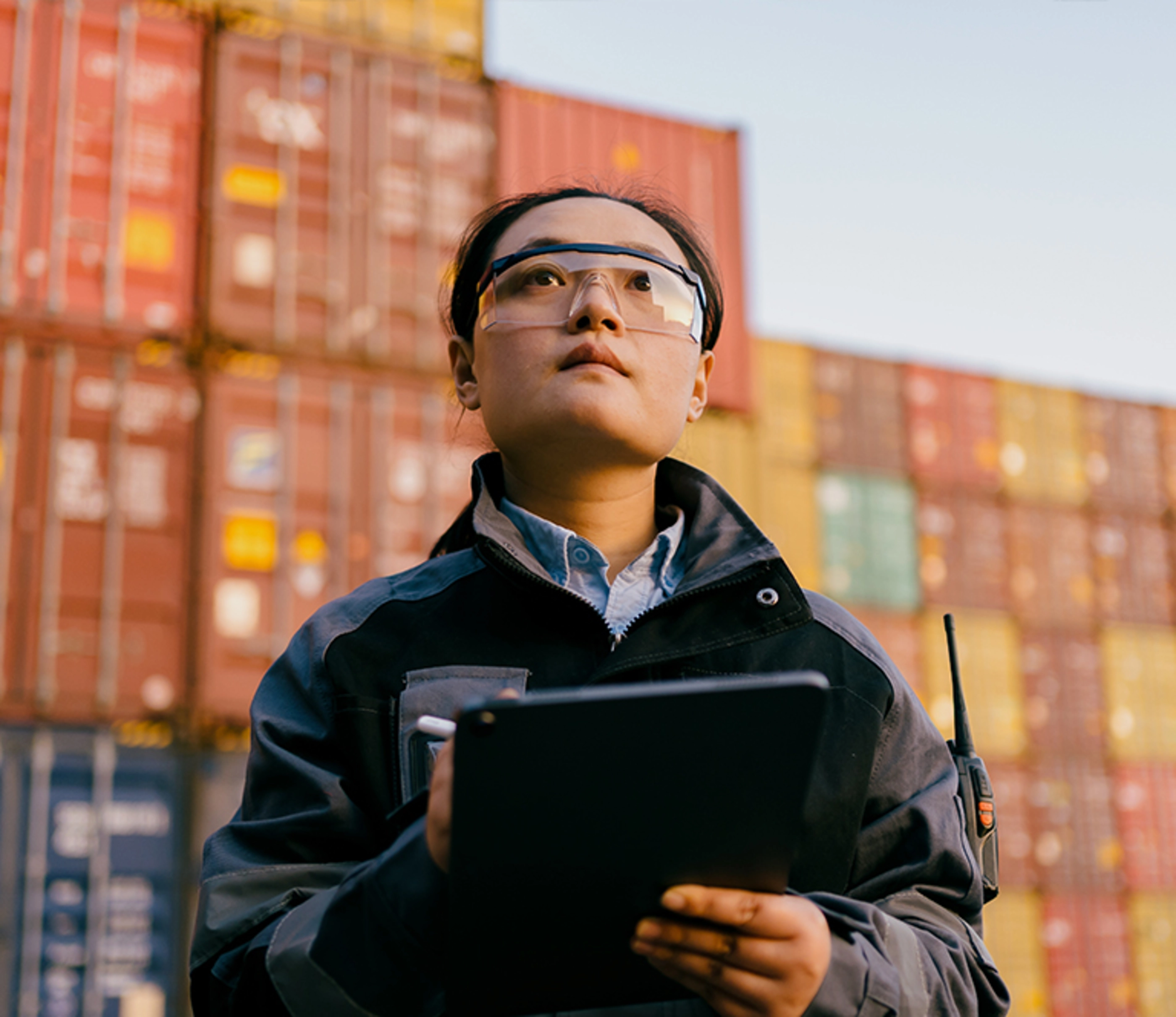 Container dockers are inspecting containers.