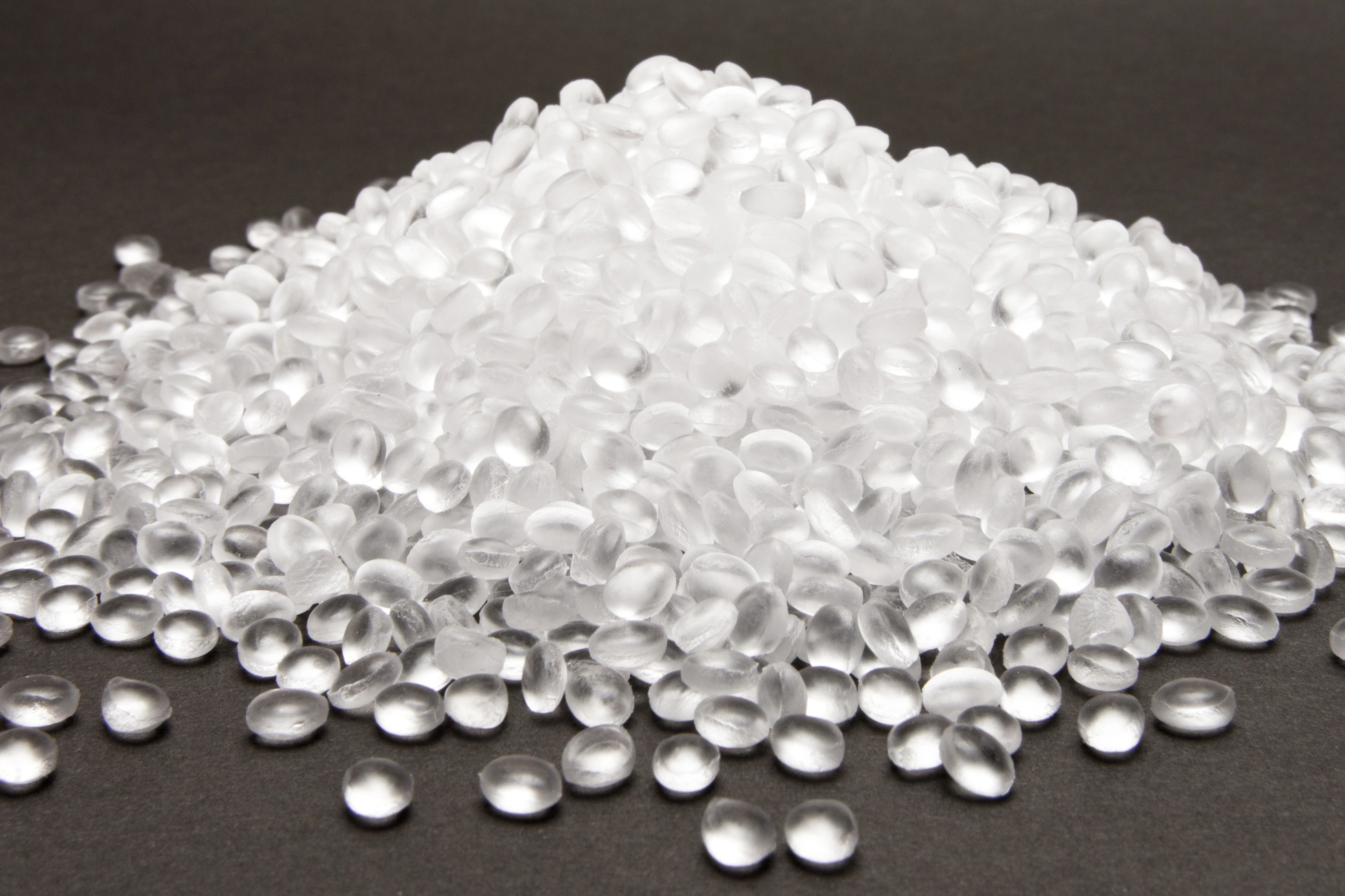 Transparent Polyethylene granules  .HDPE Plastic pellets.  Plastic Raw material 